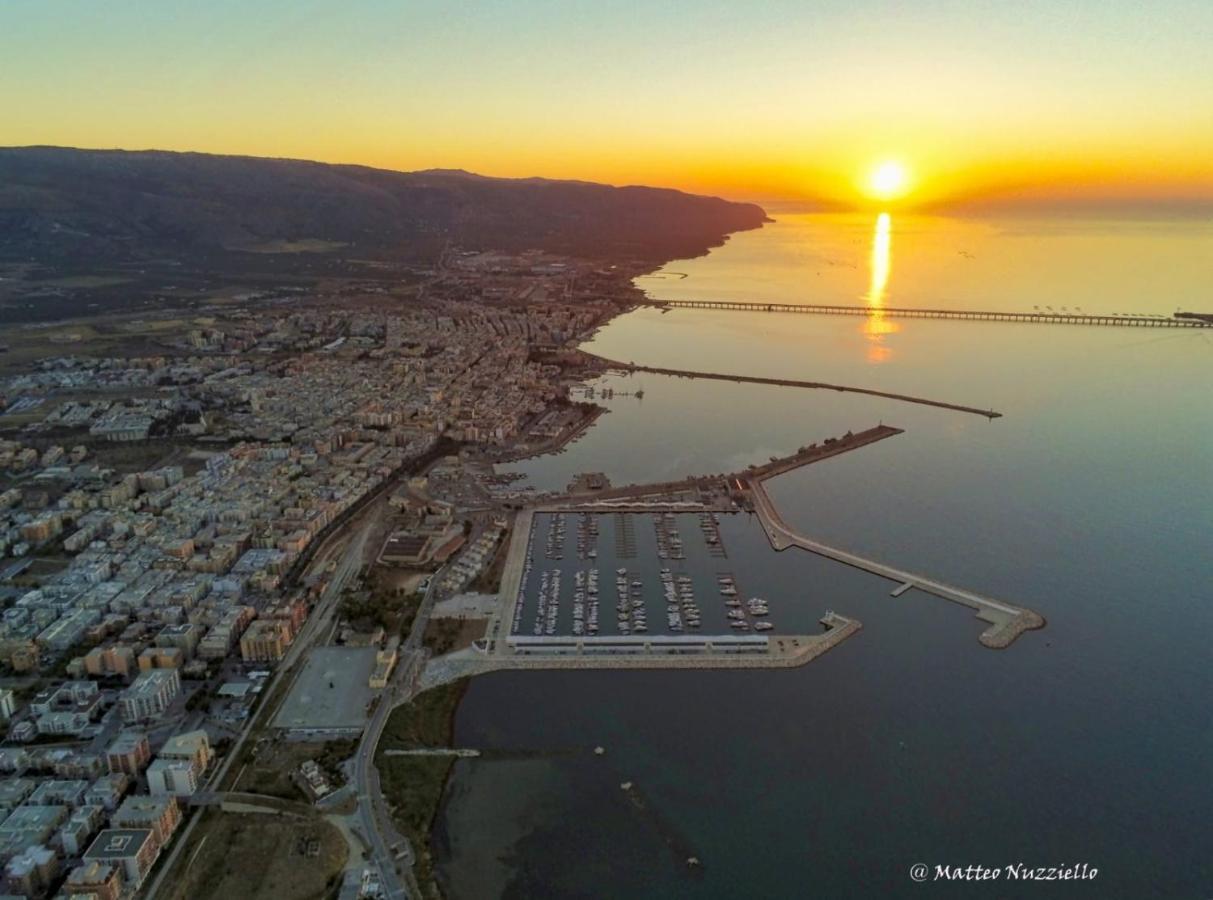 Marina Del Gargano Houseboat Hotell Manfredonia Eksteriør bilde