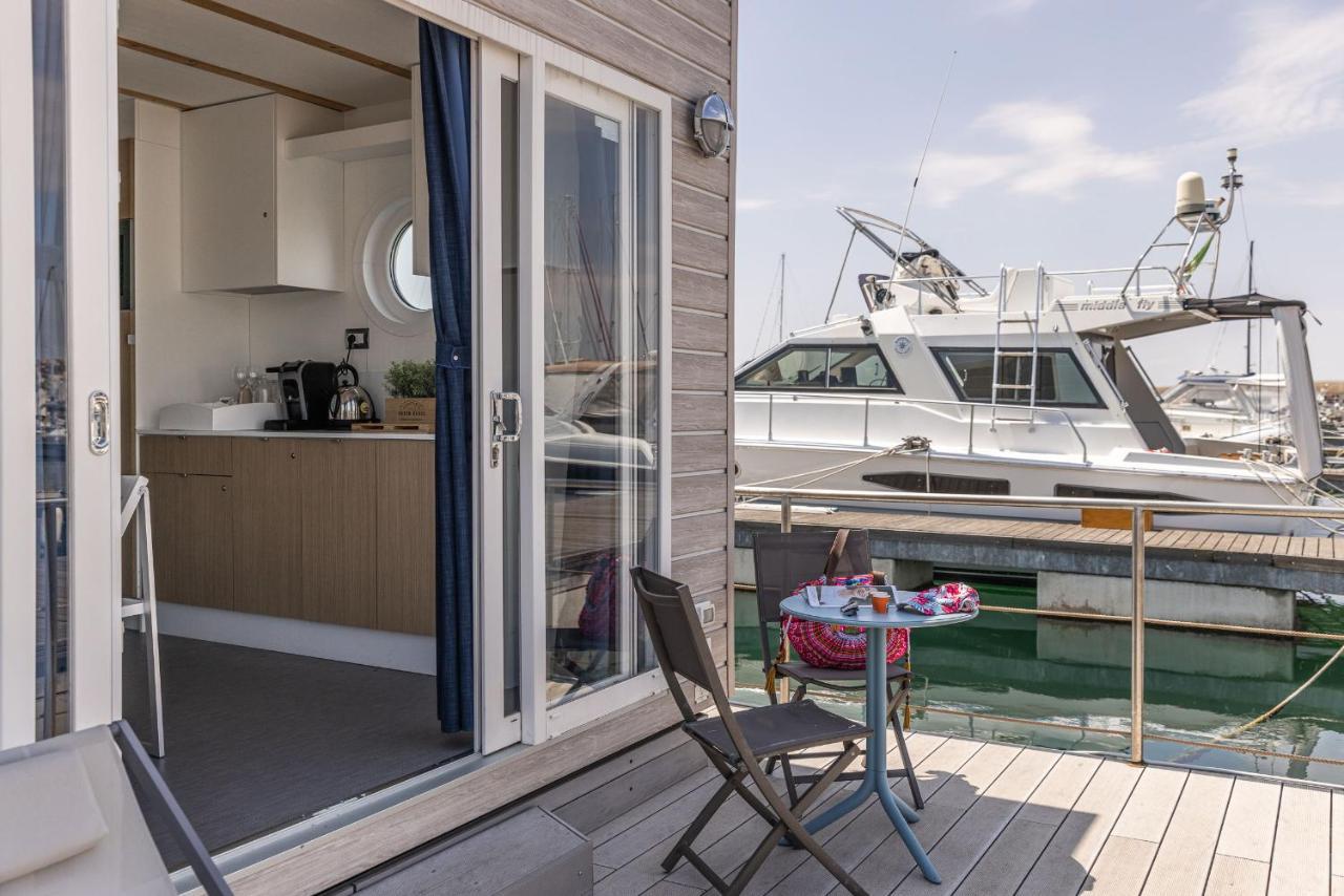 Marina Del Gargano Houseboat Hotell Manfredonia Eksteriør bilde