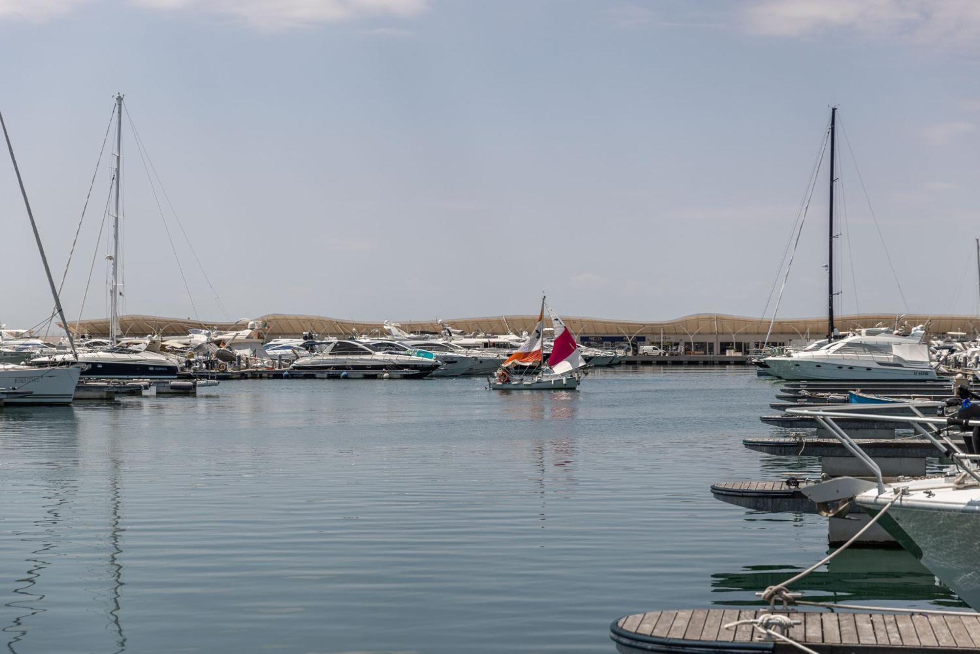 Marina Del Gargano Houseboat Hotell Manfredonia Eksteriør bilde