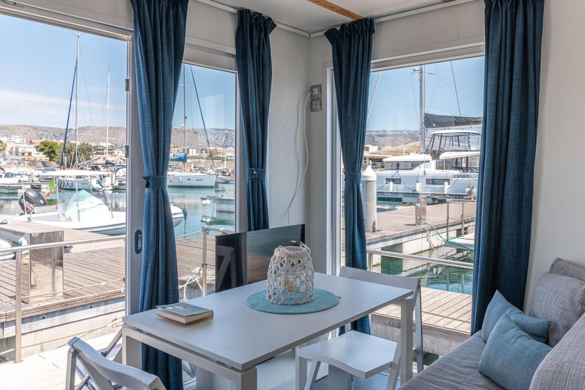 Marina Del Gargano Houseboat Hotell Manfredonia Eksteriør bilde