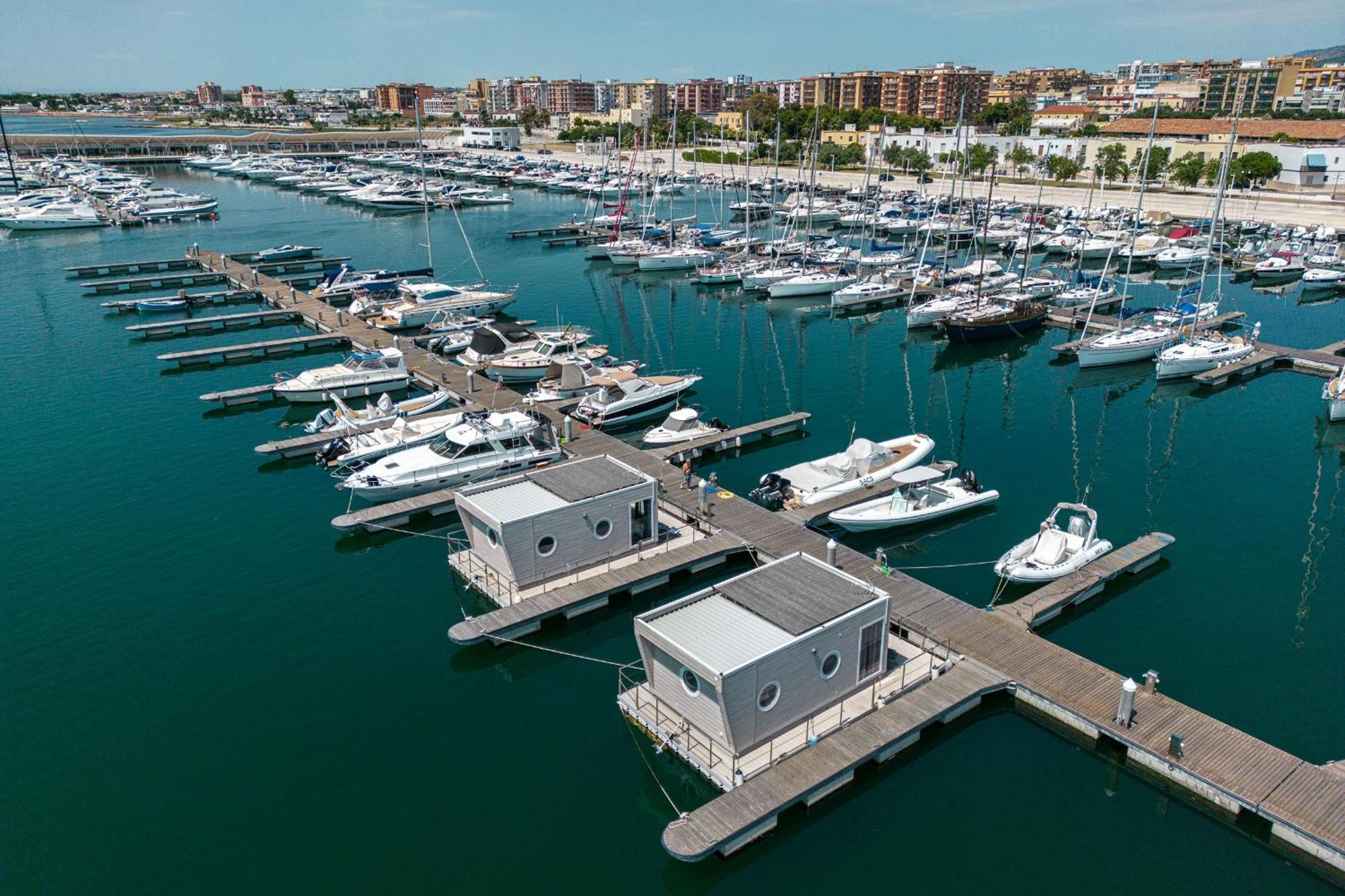 Marina Del Gargano Houseboat Hotell Manfredonia Eksteriør bilde