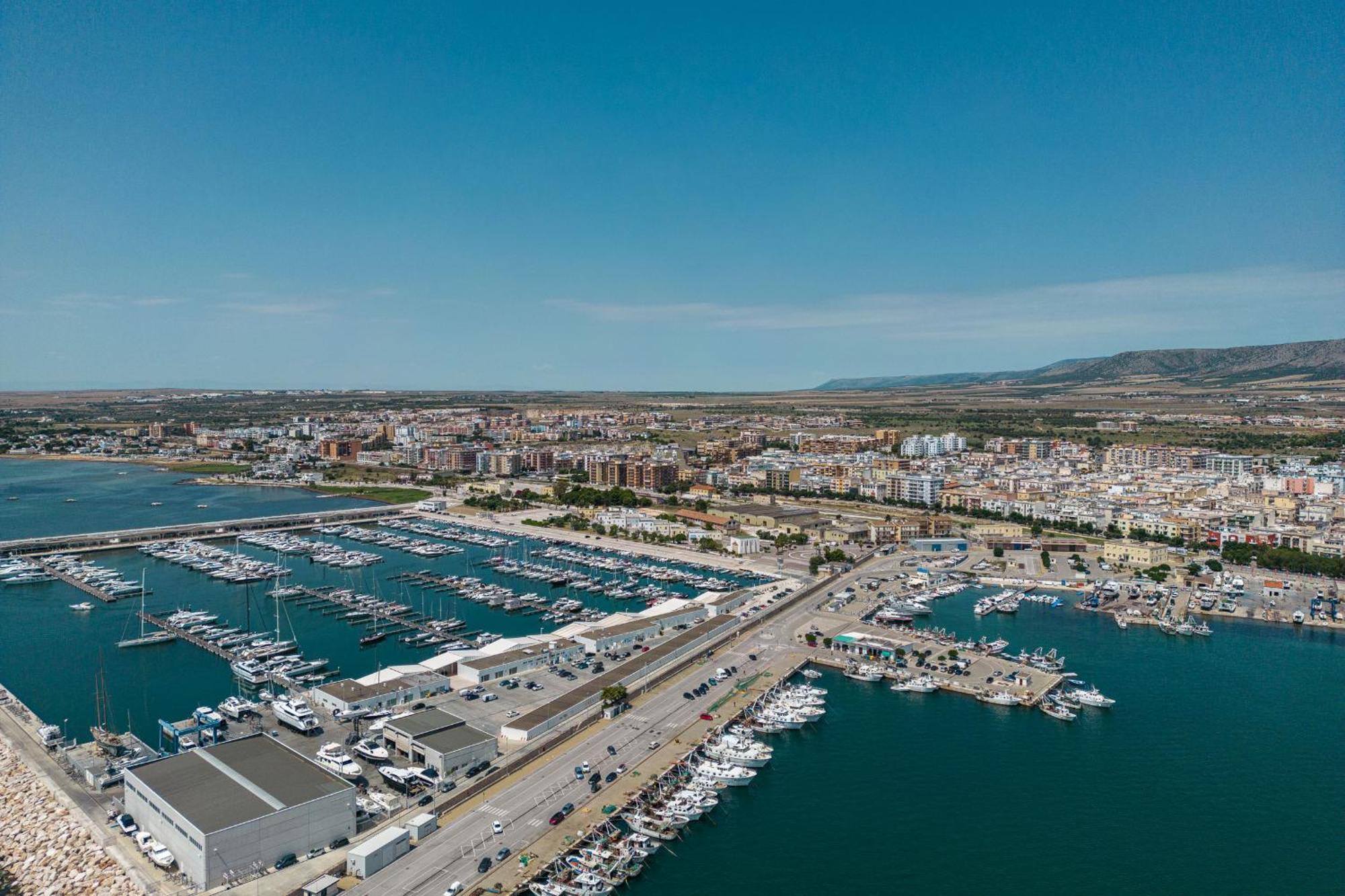 Marina Del Gargano Houseboat Hotell Manfredonia Eksteriør bilde