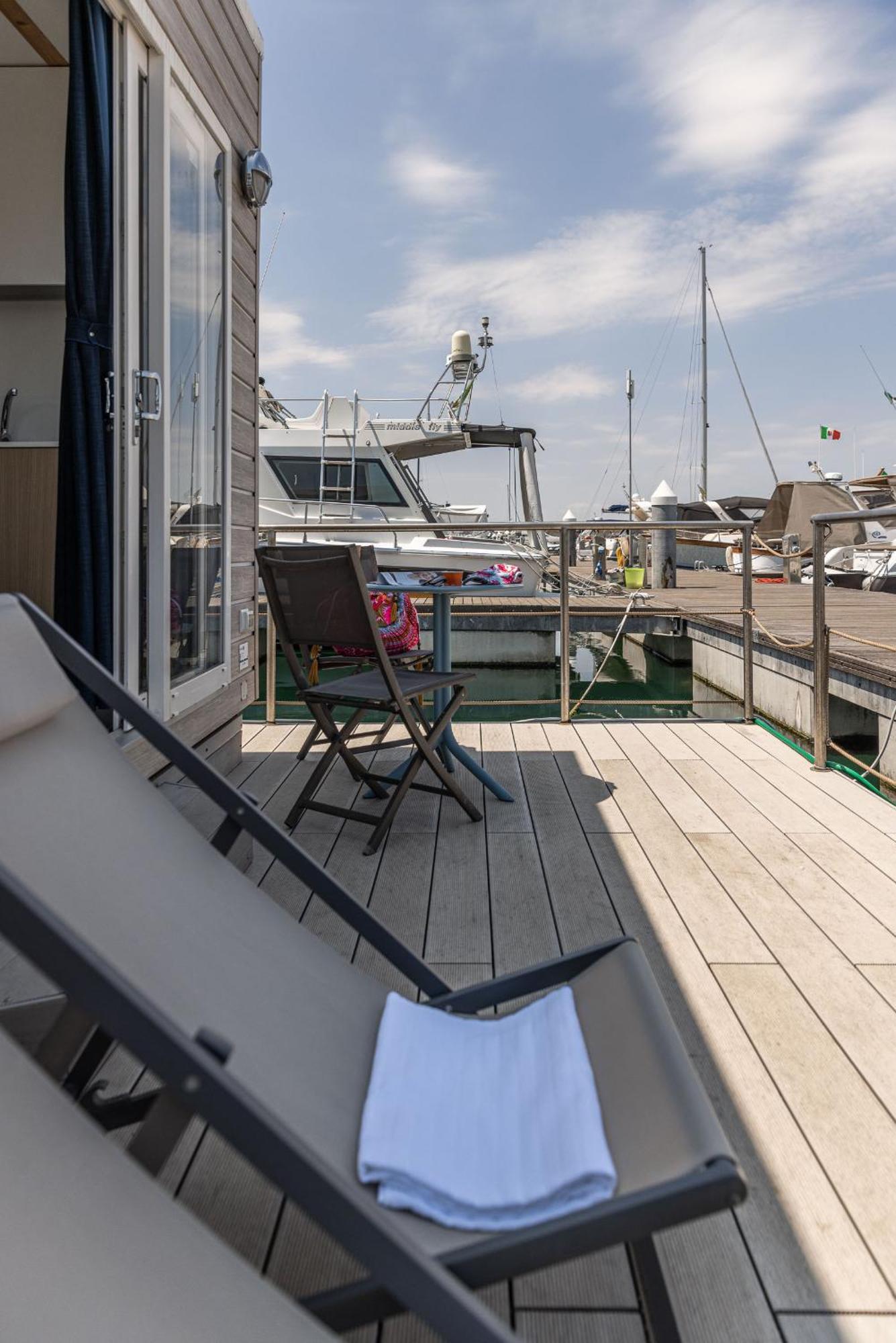 Marina Del Gargano Houseboat Hotell Manfredonia Eksteriør bilde