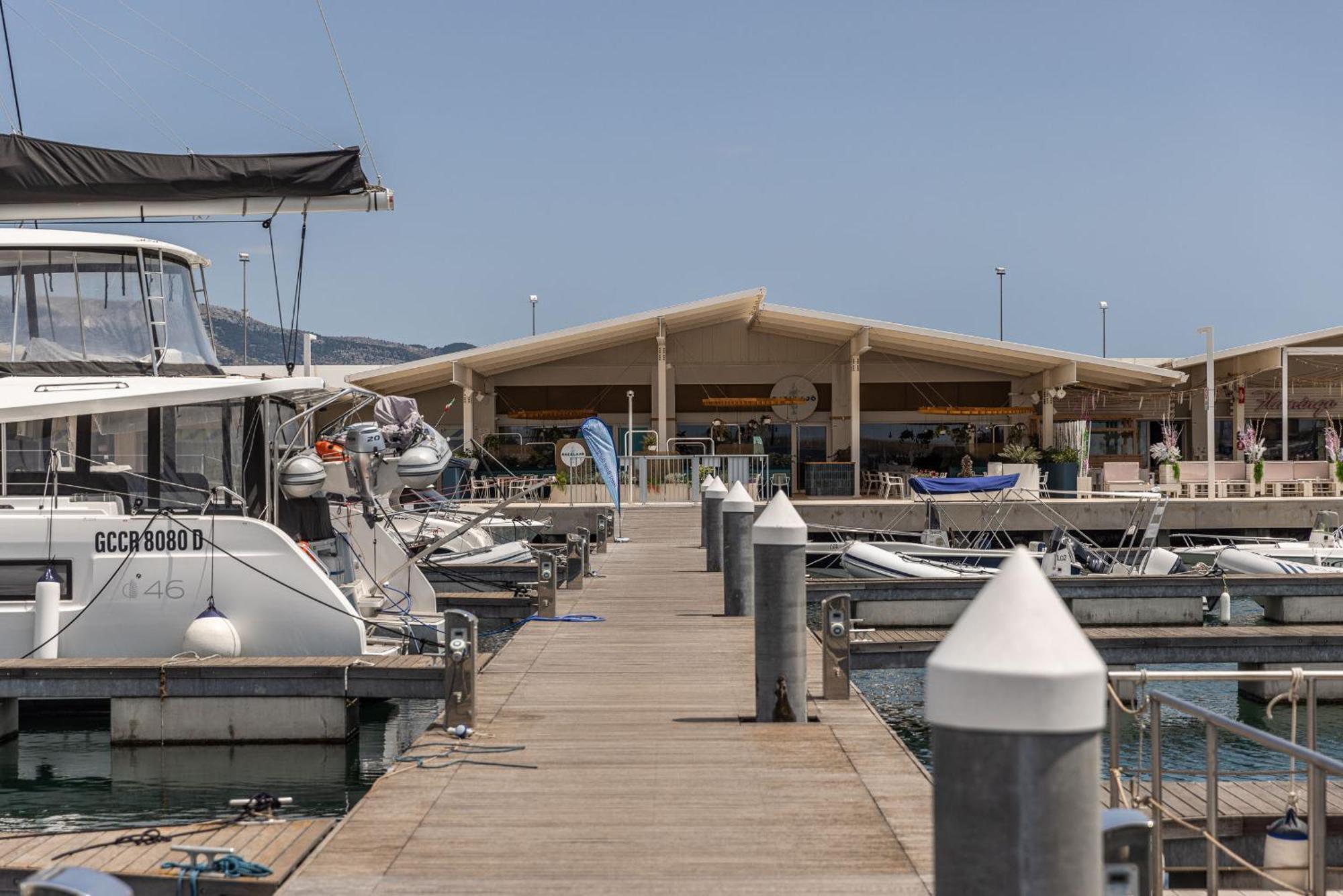 Marina Del Gargano Houseboat Hotell Manfredonia Eksteriør bilde