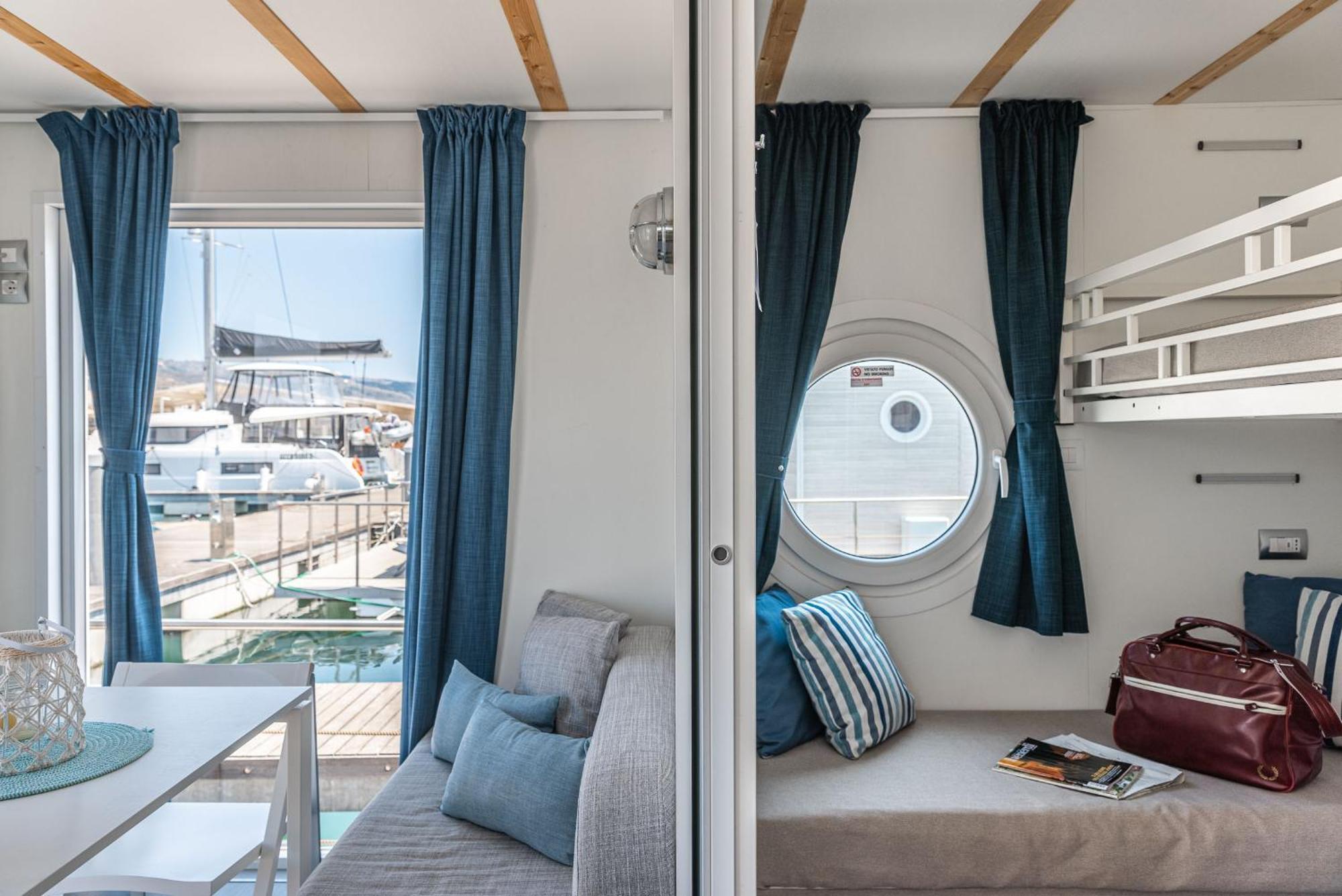 Marina Del Gargano Houseboat Hotell Manfredonia Eksteriør bilde