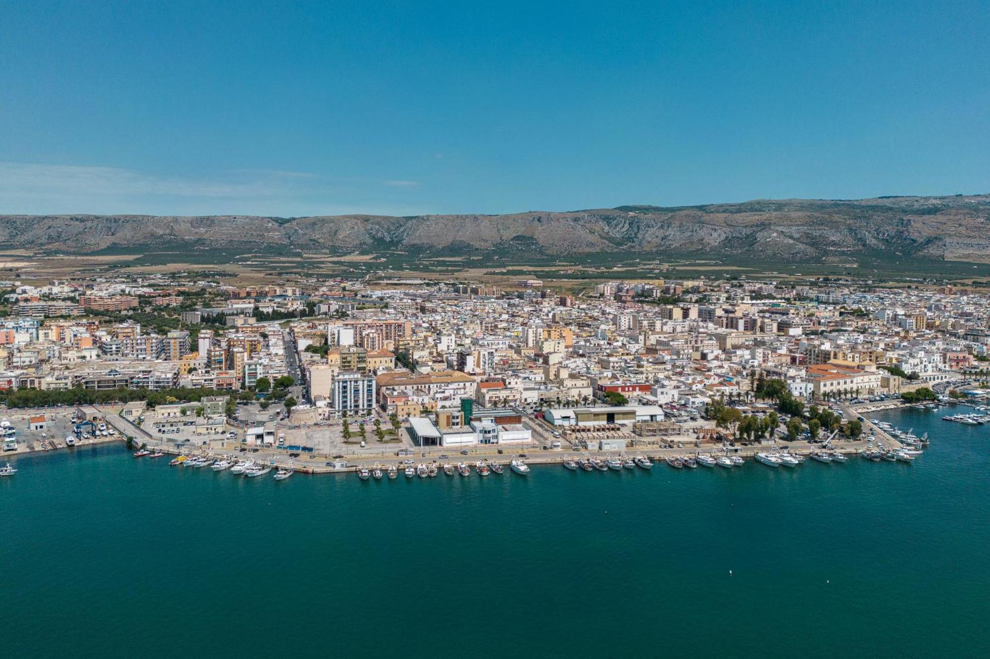 Marina Del Gargano Houseboat Hotell Manfredonia Eksteriør bilde