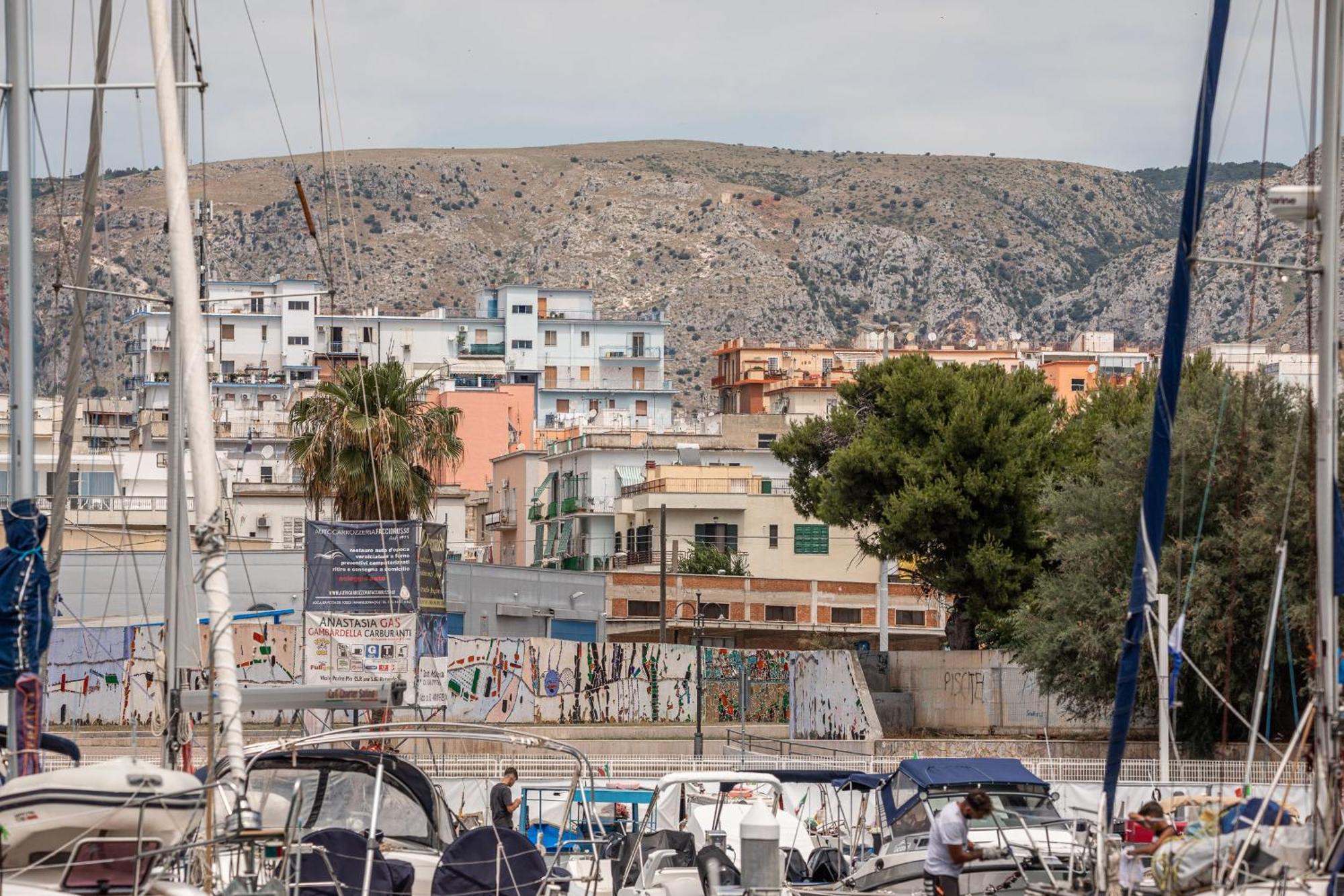 Marina Del Gargano Houseboat Hotell Manfredonia Eksteriør bilde